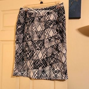 Never worn Worthington size 16 black and white silky-smooth pencil skirt.